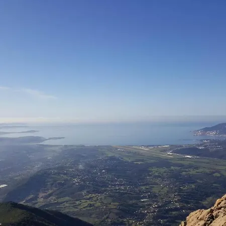 Incroyable T2 Plein De Charme Avec Balcon Vue à L'entrée D'ajaccio